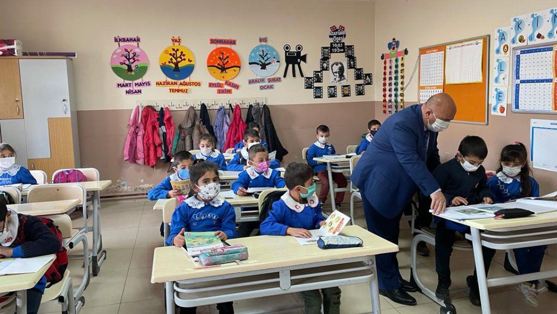 İlçe Milli Eğitim Müdürü Sayın Mevlüt ÖZALP Okulları Ziyaret Etmeye Devam Ediyor