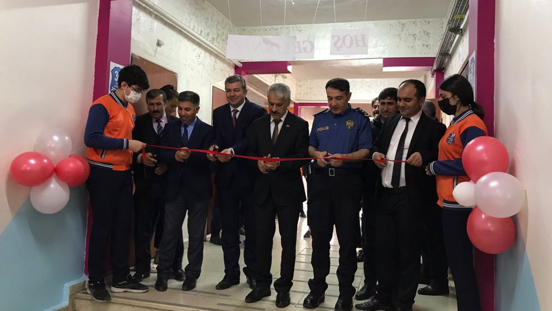 İlçemiz 30 Eylül  Ortaokulu Bünyesinde Tübitak 4006 Kapsamında Bilim Fuarı Açıldı