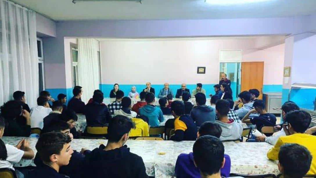 Nilüfer Göle Sosyal Bilimler Lisesi pansiyonunda akşam  sohbeti gerçekleştirildi.