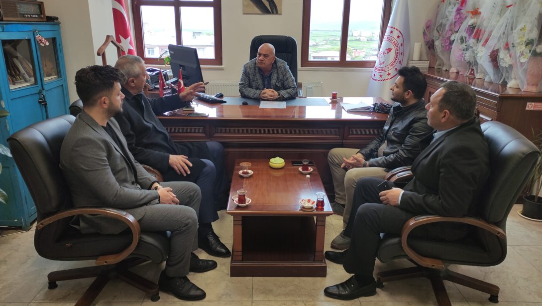 Göle Belediye Başkanı  Gökhan Budak İlçe Milli Eğitim Müdürü Mevlüt Özalp'i Ziyaret Etti